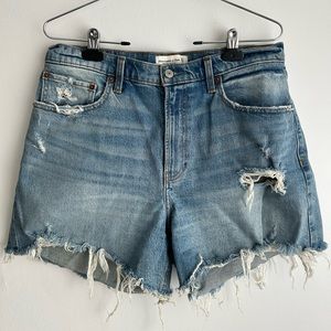 Abercrombie curve love high rise 4” jean short. In perfect condition. Size 31.